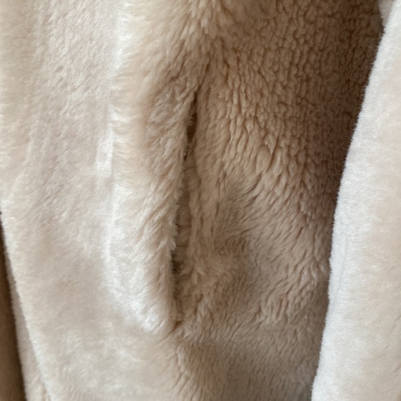 O’llegro A Luxurious Man Made Fur. Cleaned Ready to Wear. - Picture 8 of 11